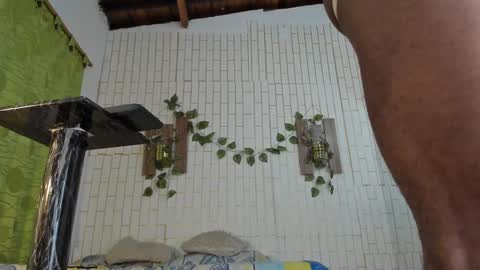 yacksson_lawrence online show from December 31, 10:15 am