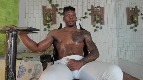 yacksson_lawrence online show from December 31, 10:12 pm