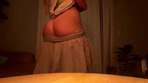 yagirlpeachezzz online show from June 2, 5:31 am