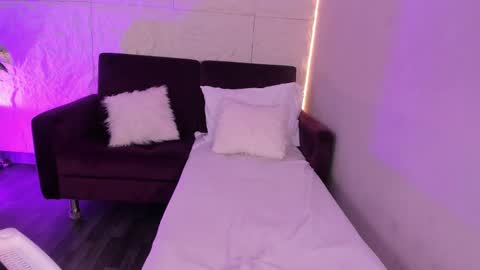 Snapshot of yalezka_ chatting on February 11, 12:21 pm Yalezka online show from February 11, 12:21 pm