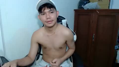 Snapshot of yamati21 chatting on December 21, 11:34 pm Eian online show from December 21, 11:34 pm