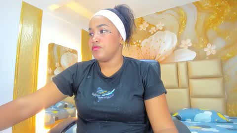 Snapshot of yamirawalker chatting on February 18, 7:32 pm Naomi online show from February 18, 7:32 pm