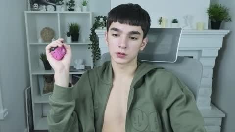 yamitwink online show from November 11, 8:20 pm