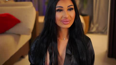 Yana online show from April 8, 9:20 am