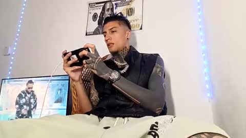 Snapshot of yanfranko420 chatting on February 18, 12:50 am Yan online show from February 18, 12:50 am