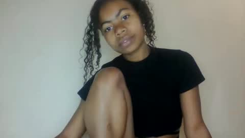 Snapshot of yannick_01 chatting on June 3, 11:02 am yannick_01 online show from June 3, 11:02 am