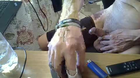 yannisv online show from December 16, 7:00 pm