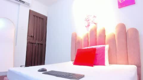 yara10_ online show from May 19, 12:33 pm