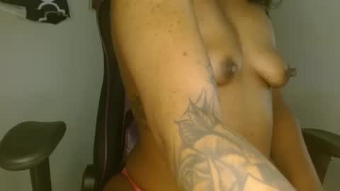 Snapshot of yarabrynnn chatting on December 3, 10:17 am YARA online show from December 3, 10:17 am