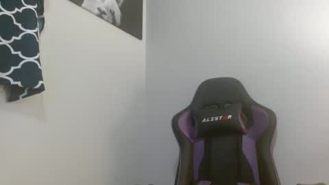 Snapshot of yarabrynnn chatting on January 21, 6:23 pm YARA online show from January 21, 6:23 pm