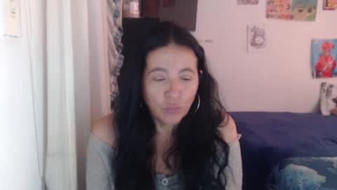 Snapshot of yasmin_love85 chatting on May 25, 3:18 pm yasmin_love85 online show from May 25, 3:18 pm