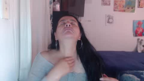 Snapshot of yasmin_love85 chatting on May 26, 1:51 pm yasmin_love85 online show from May 26, 1:51 pm