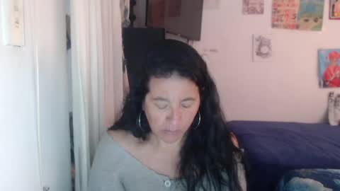 Snapshot of yasmin_love85 chatting on June 16, 3:25 pm yasmin_love85 online show from June 16, 3:25 pm