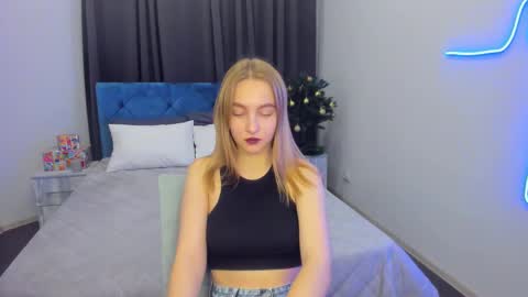 Snapshot of yasminasage chatting on December 5, 8:22 pm Yasmina online show from December 5, 8:22 pm