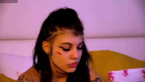 Snapshot of yasminstormx chatting on June 1, 4:25 am Diana online show from June 1, 4:25 am