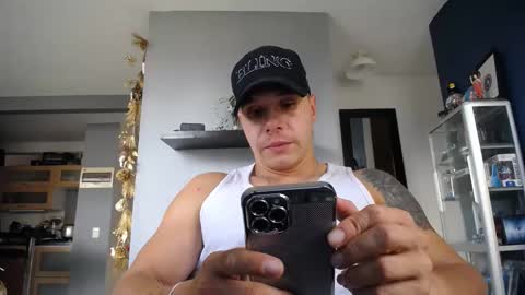 yahto online show from December 5, 8:55 pm