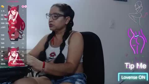 Snapshot of yaya____ chatting on February 19, 9:33 pm yaya____ online show from February 19, 9:33 pm