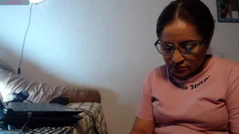 Snapshot of yaya____ chatting on February 20, 10:21 pm yaya____ online show from February 20, 10:21 pm