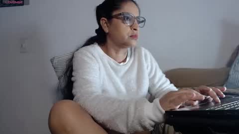 Snapshot of yaya____ chatting on February 23, 9:45 pm yaya____ online show from February 23, 9:45 pm