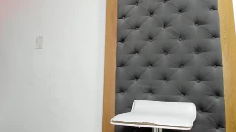 Snapshot of yayahilton chatting on January 25, 5:29 am YAYA online show from January 25, 5:29 am