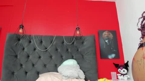 Snapshot of yayahilton chatting on February 6, 8:39 am YAYA online show from February 6, 8:39 am