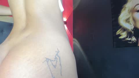 Snapshot of yayahilton chatting on October 3, 6:32 am YAYA online show from October 3, 6:32 am