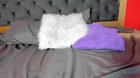 Snapshot of yayahilton chatting on October 12, 2:21 am YAYA online show from October 12, 2:21 am