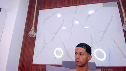 Snapshot of yayi_and_derek chatting on May 29, 11:41 am yayi_and_derek online show from May 29, 11:41 am