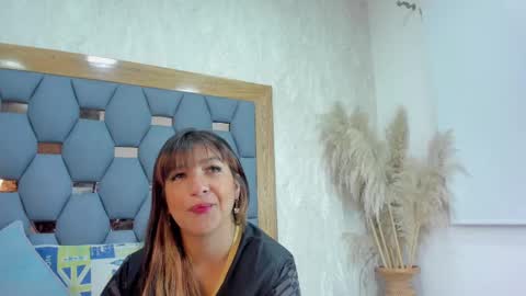 yayi derek  online show from October 30, 11:33 am