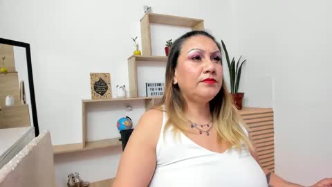 yayita online show from October 6, 1:19 pm