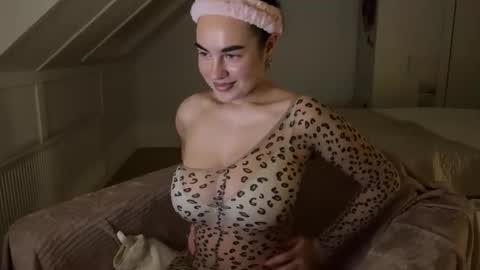rina online show from October 16, 9:05 pm