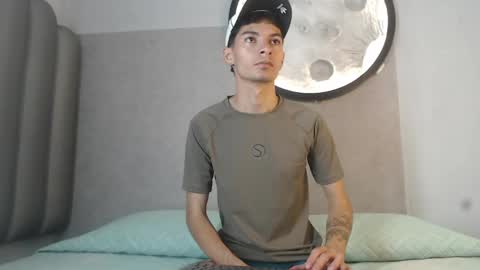 Snapshot of yefersonyoss chatting on May 15, 10:06 pm Yeferson online show from May 15, 10:06 pm