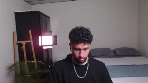 yeff online show from February 12, 11:33 pm