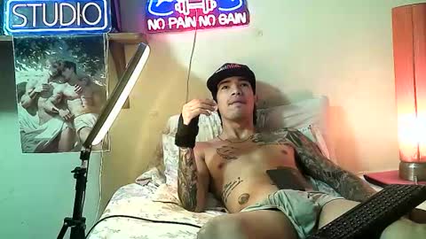 yeisoncastellanos1999 online show from February 20, 8:53 pm