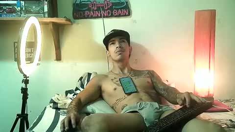 yeisoncastellanos1999 online show from April 13, 5:51 pm