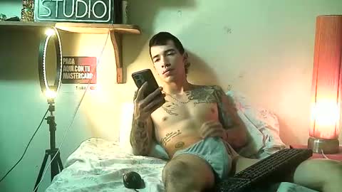 Snapshot of yeisoncastellanos1999 chatting on May 29, 6:17 pm yeisoncastellanos1999 online show from May 29, 6:17 pm