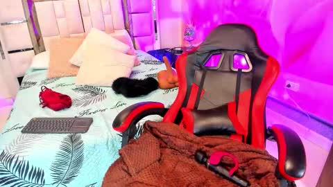 yelena  online show from December 4, 1:53 pm