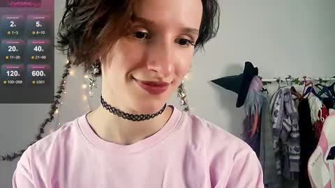 Snapshot of yellow_songbird chatting on October 5, 2:15 pm Liya online show from October 5, 2:15 pm