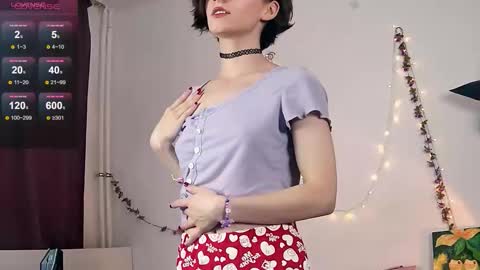 Snapshot of yellow_songbird chatting on October 8, 3:42 pm Liya online show from October 8, 3:42 pm