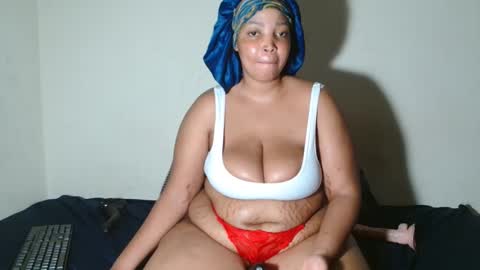 Snapshot of yellowmellow01 chatting on February 28, 6:09 pm yellowmellow01 online show from February 28, 6:09 pm