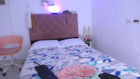 Snapshot of yemfairymcry chatting on February 25, 3:49 pm YEM online show from February 25, 3:49 pm