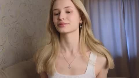 Snapshot of yennaone chatting on February 4, 6:08 am Yenna online show from February 4, 6:08 am