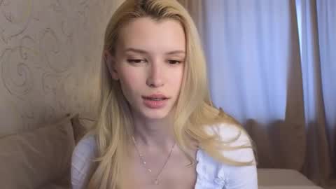 Snapshot of yennaone chatting on February 17, 6:32 am Yenna online show from February 17, 6:32 am