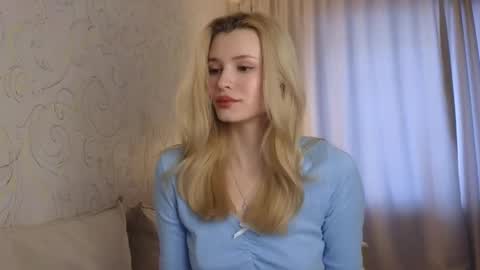 Snapshot of yennaone chatting on February 24, 5:38 am Yenna online show from February 24, 5:38 am