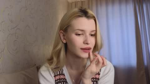 Snapshot of yennaone chatting on February 25, 6:12 am Yenna online show from February 25, 6:12 am