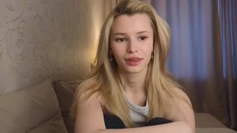 Snapshot of yennaone chatting on February 27, 5:07 am Yenna online show from February 27, 5:07 am