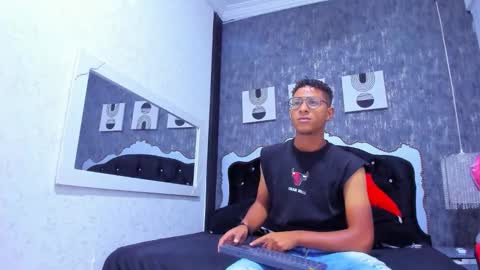 Snapshot of yeps_pluss chatting on October 14, 8:31 pm M O R E N O online show from October 14, 8:31 pm