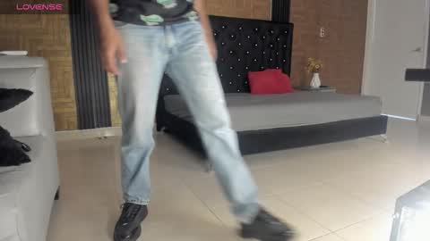 Snapshot of yeps_pluss chatting on October 19, 8:20 pm M O R E N O online show from October 19, 8:20 pm