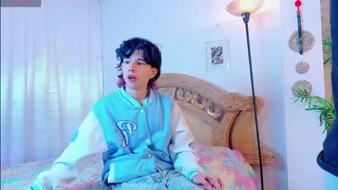 Snapshot of yeremmy_twink chatting on June 8, 7:36 pm yeremmy_twink online show from June 8, 7:36 pm