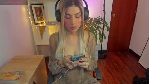 yeriawaddell  online show from January 7, 2:31 am